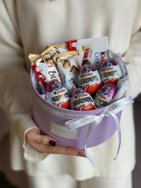 Коробочка з солодощами +1 200 грн